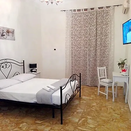 Oda ve Kahvaltı Rosy