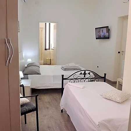 Rosy לינה וארוחת בוקר 4*